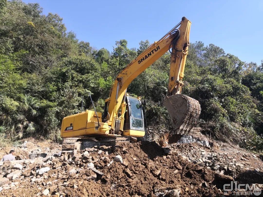 中國(guó)挖掘機(jī)供不應(yīng)求，有企業(yè)一季度出口激增70％，原因有哪些